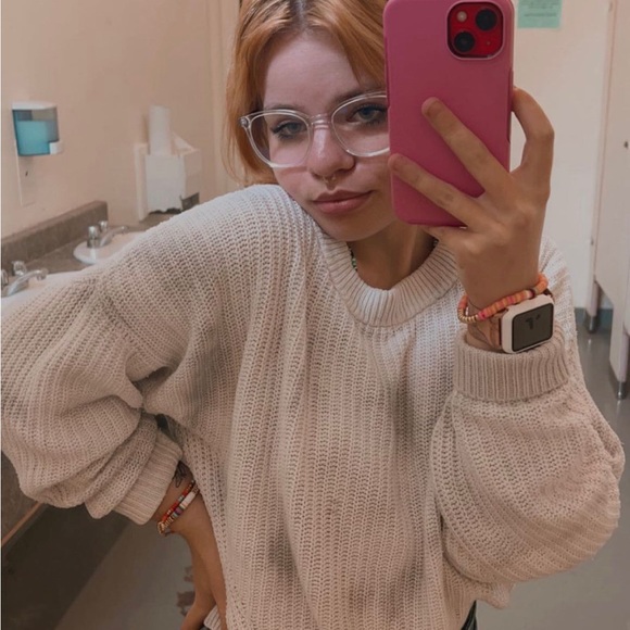 Meet your Posher, Leeya - Picture 1 of 1